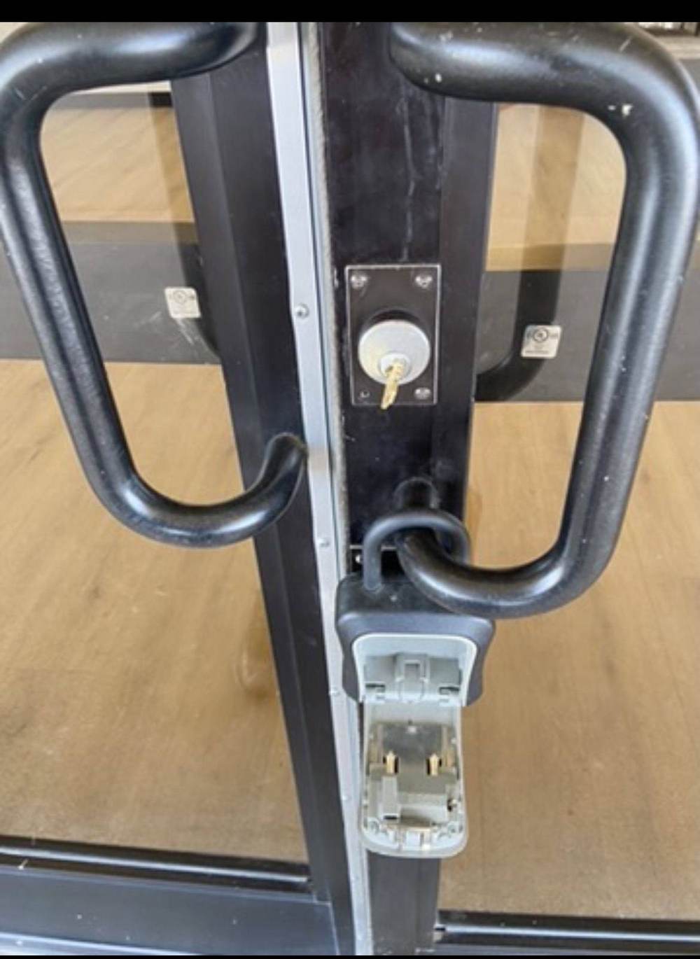 IK7 Locksmith technician completing a customer service call